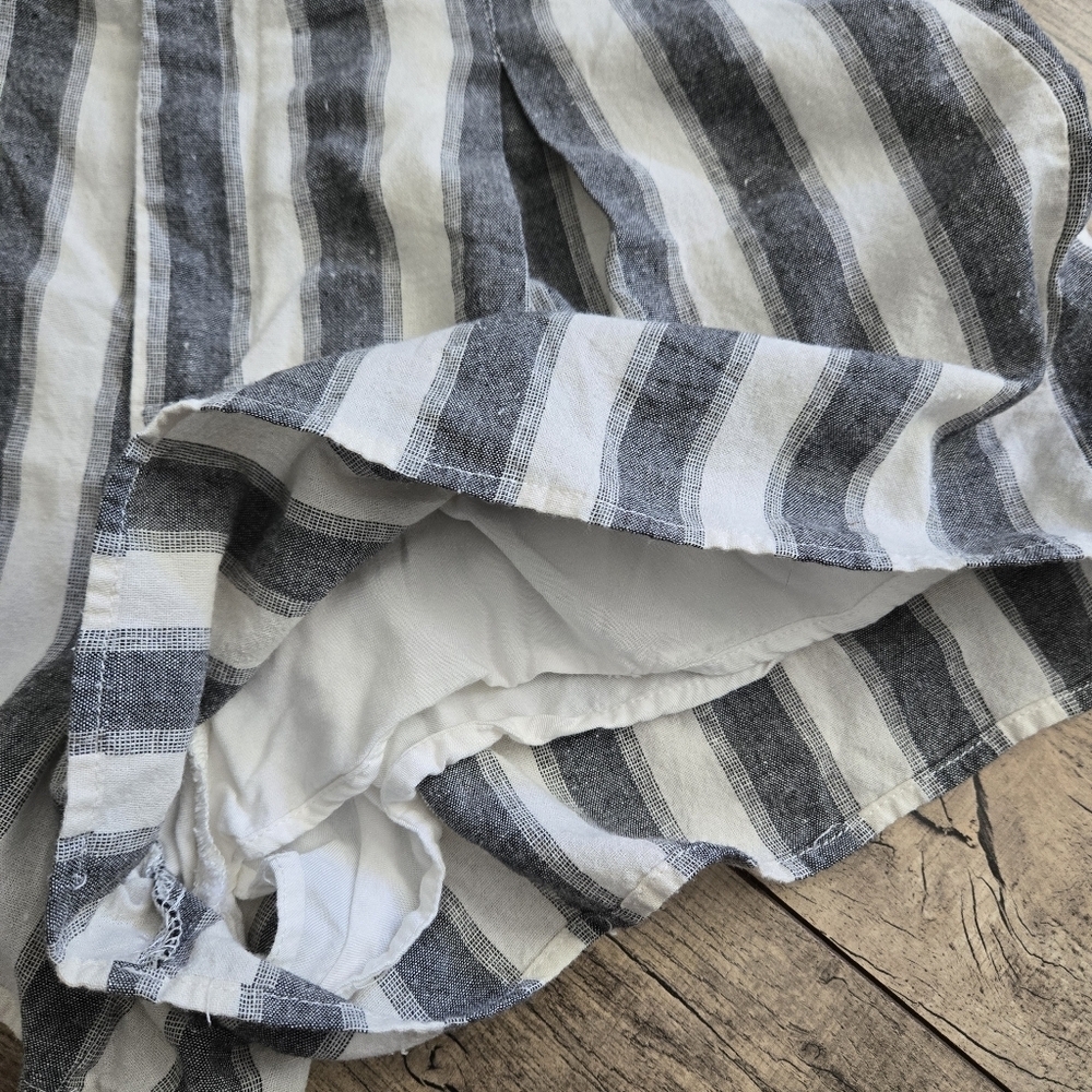 Heartloom Striped Gray and White Women's Medium Shorts - Picture 7 of 13